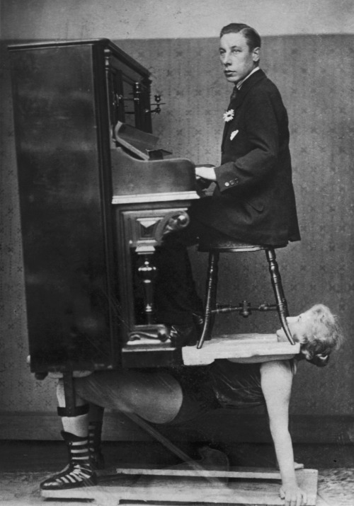 A strongwoman balances a piano and pianist on her chest. (1920)Source: FPG / Hulton Archive / Getty Images
