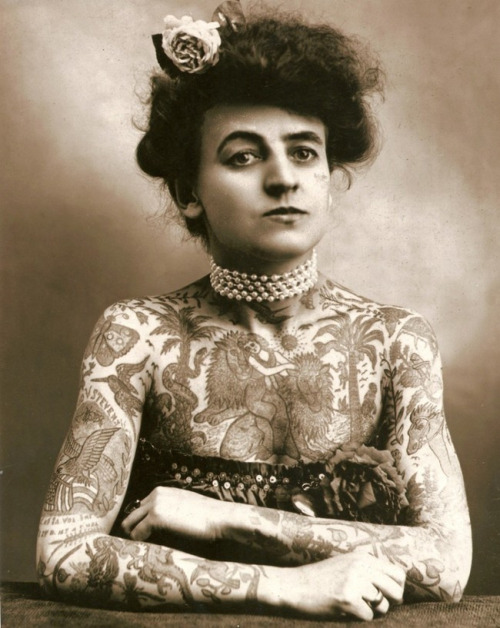 Maud Wagner, the first well-known female tattoo artist in the United States, 1907.