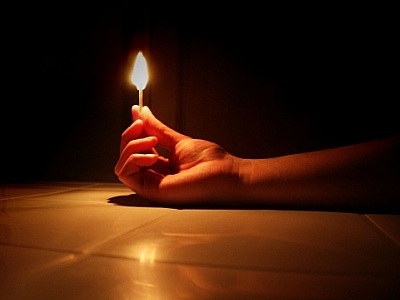 Sixpenceee Dare #9: The Hosting The following is a creepy, paranormal ritual where the object is to summon 3 ghosts. [[MORE]]