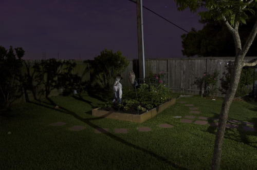 I&rsquo;m a 911 operator Who Just Had The Most Terrifying Call.by reddit user HiggsThunder“911, what is your emergency?”“Yeah, hi, um&hellip;This is going to sound kind of strange but there&rsquo;s a man stumbling around in circles in my front yard.”[[MORE]]“&hellip;could you repeat that, sir?”“He looks&hellip;sick, or lost, or drunk, or something. I just woke up to get a glass of water and heard snow crunching around underneath my front window so I peeked out&hellip;I&rsquo;m looking at him now, he&rsquo;s about ten yards away from my window. Something&rsquo;s not right.”“What is your address, sir?”“1617 Quarry Lane, in Pinella Pass.”“I&rsquo;m going to send a squad car your way, but that&rsquo;s quite a ways out. Are you alone in your house sir?”“Yes, I&rsquo;m alone.”“Can you confirm that all of your doors and windows are locked? Stay on the phone with me.”“I know that my front is definitely locked, but I&rsquo;ll go check my back door again really quick.…I appreciate your help, by the way, I know this is kind of strange but I really hope that –“&hellip;“&hellip;Sir? Are you still there?”“He&rsquo;s&hellip;he&rsquo;s still in the yard yard. But he&rsquo;s&hellip;what the fuck&hellip;he&rsquo;s upside down&hellip;”“Sir? Stay on with me, what is happening?”“He&rsquo;s staring right at me&hellip;but he&rsquo;s&hellip;he&rsquo;s standing on his hands now. He&rsquo;s perfectly still, staring straight at me. He&rsquo;s doing a handstand and he&rsquo;s smiling at me and not moving.”“He&rsquo;s&hellip;he&rsquo;s doing a handstand, sir?”“I&hellip;I don&rsquo;t know how he&hellip;yeah, he&rsquo;s facing me and standing on his hands and he&rsquo;s got this huge smile and he&rsquo;s perfectly still&hellip;what the FUCK&hellip;please get someone out here NOW.”“Sir I need you to remain calm. I&rsquo;ve put out the call and an officer is on his way.”“His teeth are so huge&hellip;what the fuck, please help me&hellip;”“Sir I want you to try and keep an eye on him but make sure your back door is locked again. We need to make sure all possible access points are secured. Can you talk me through and confirm that your back door is locked?”“Okay&hellip;I&rsquo;m walking backwards now and keeping him in my sight&hellip;My hand is on the back doorknob now&hellip;it&rsquo;s locked. I need to check the deadbolt so I&rsquo;m going to take my eyes off of him for a split second.”“Alright sir. Help is on the way. Just stay on the phone with me, everything&rsquo;s going to be alright.Sir?…&hellip;Sir? Are you still there?”“He&rsquo;s&hellip;his face. It&rsquo;s up against the glass.”“Sir, I need you to speak up. What is happening?”“I looked away for a split second and now&hellip;his face. It&rsquo;s pressed up against my front window. His teeth are huge and he&rsquo;s still smiling&hellip;There&rsquo;s no color in his eyes&hellip;Jesus please help me, why won&rsquo;t it just fuckingmove&hellip;”“Sir, I need you to go to the nearest room and lock yourself inside of it. Do you have a basement or a bedroom that you can lock yourself in?”“He won&rsquo;t stop staring&hellip;he&rsquo;s going to hurt me&hellip;”“Sir I need you to listen to me. Lock yourself somewhere safe until the officer arrives at your house. Can you hear me?”“I&hellip;yes&hellip;yes, I&rsquo;m going to lock myself in my room.”“And you&rsquo;re positive that you&rsquo;re alone in your house, correct?”“Yes, I&rsquo;m alone in the house&hellip;…wait a moment&hellip;he&rsquo;s moving. He&rsquo;s shaking his head. He&rsquo;s telling me no. He can hear us.He&rsquo;s telling me I&rsquo;m not alone.”………“Sir? Sir are you still there? I heard a loud noise, is everything alright?……“Sir?”