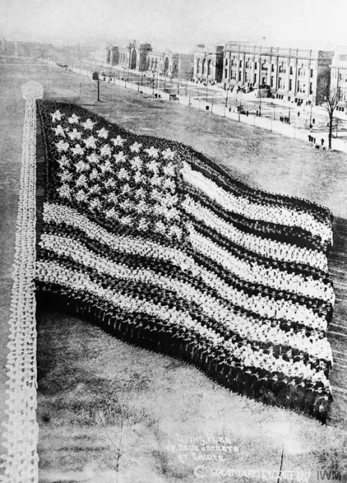 U.S. flag formed by 10,000 American sailors, December 1917