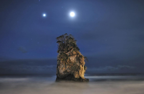 Jupiter and the Moon light up the sky above a rock formation near Kitaibaraki City, Japan(Source)