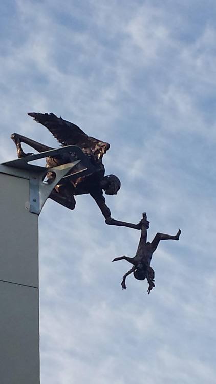 Sculptures on top of an Apartment(Source)