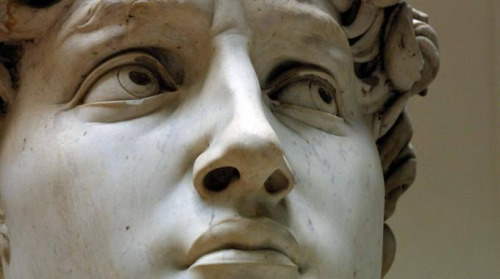 Michelangelo’s “David” has a very nervous expression, but this cannot be seen from the perspective of a normal viewer. Only someone with a front and above viewpoint can see the doubt and fear on his face. Source: Cracked